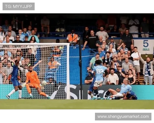 英超球员防守时出现拉裤子的趣闻及反应 英超球员防守时出现拉裤子的趣闻及反应