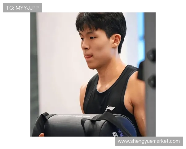 杨瀚森强势登场制造罚球机会解说员称核心力量提升将带来更多得分可能